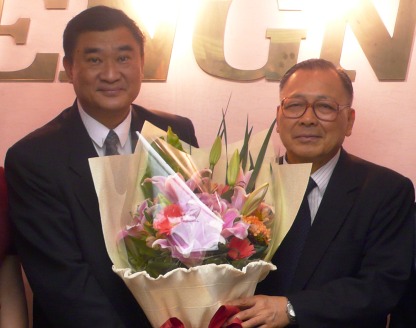 李祖沛（左一）