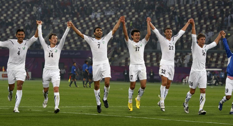 2010年亞洲杯哈桑諾夫與隊友慶祝