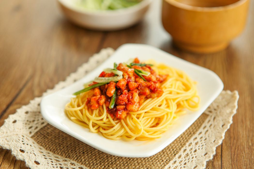 辣醬肉丁面