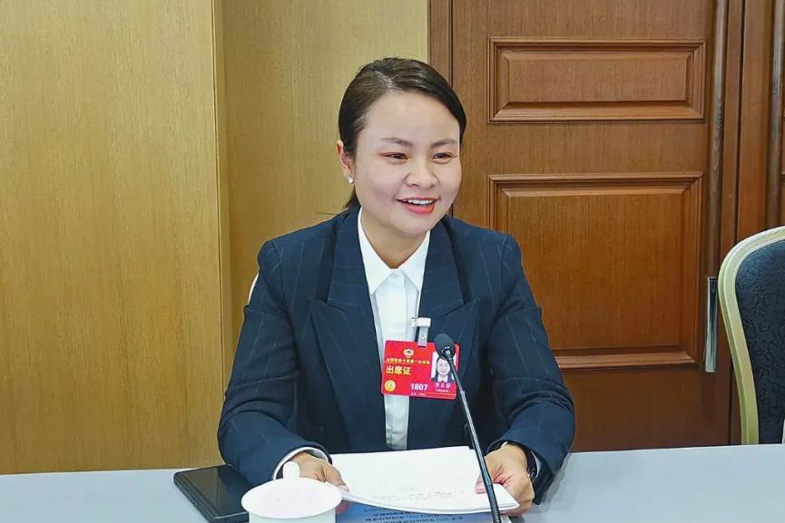 李玉春(第十四屆全國政協委員、芒市政務服務管理局局長兼市行政審批局局長) 李玉春(第十四屆全國政協委員、芒市政務服務管理局局長兼市行政審批局局長)