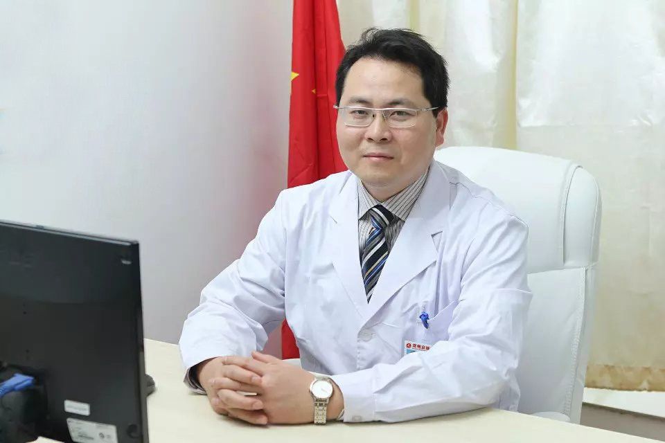 徐剛(常州京城皮膚病專科門診部副院長) 徐剛(常州京城皮膚病專科門診部副院長)
