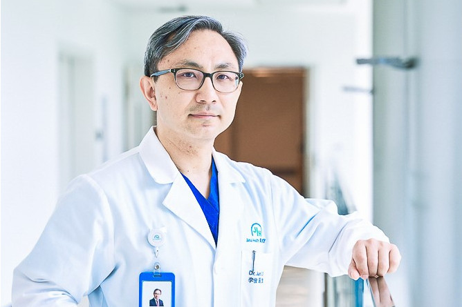 李俊(嘉會國際醫院大外科主任、普外科主任及腫瘤外科主任)