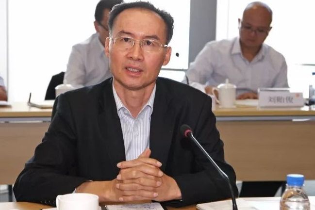 鐘英華(穗恆運A董事長,董事) 鐘英華(穗恆運A董事長,董事)