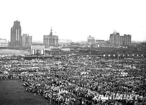 上海舉行歡慶進入社會主義社會的集會和遊行