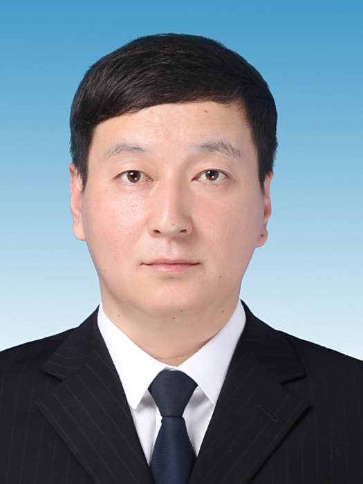 楊春雷(遼寧省朝陽市人民政府辦公室黨組成員、副主任) 楊春雷(遼寧省朝陽市人民政府辦公室黨組成員、副主任)