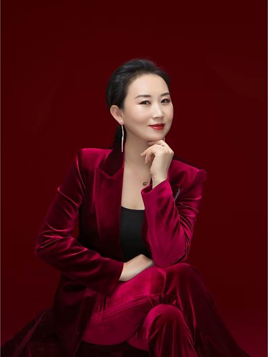 王春香(青年獨唱演員) 王春香(青年獨唱演員)