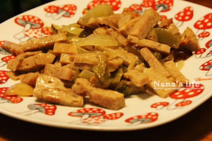 酸菜炒肉餅 酸菜炒肉餅