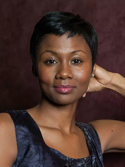 伊梅雅格特伊·科倫尼伊樂迪(Emayatzy E. Corinealdi) 伊梅雅格特伊·科倫尼伊樂迪(Emayatzy E. Corinealdi)