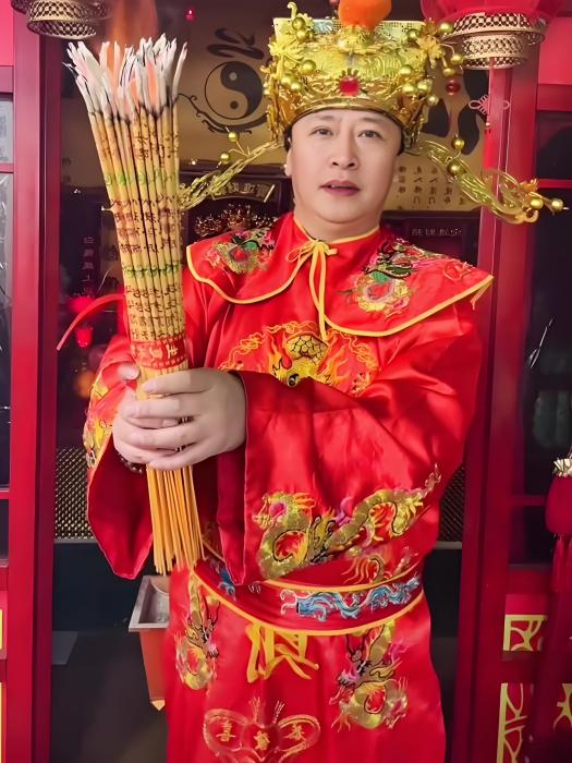 財哥到