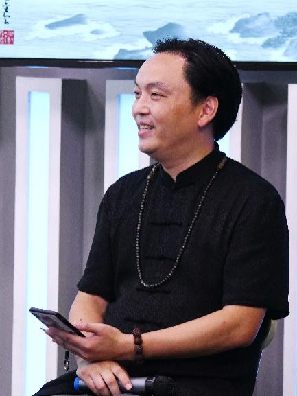 張強(上海淵雷文化藝術基金會理事長)