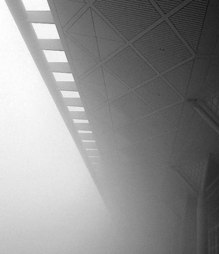 車站大霧迷茫