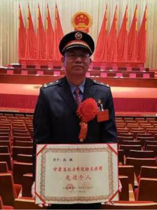 張鵬(中國鐵路蘭州客運段生產調度指揮中心主任)