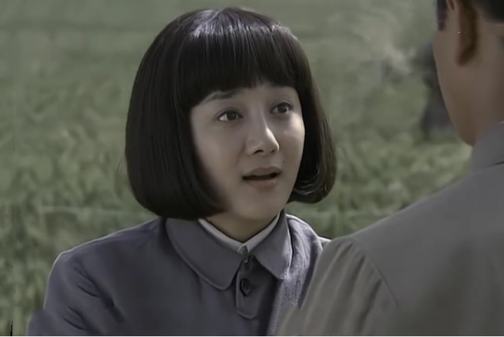 九兒(戰爭劇《狙擊手》中的角色、由李依曉飾演) 九兒(戰爭劇《狙擊手》中的角色、由李依曉飾演)