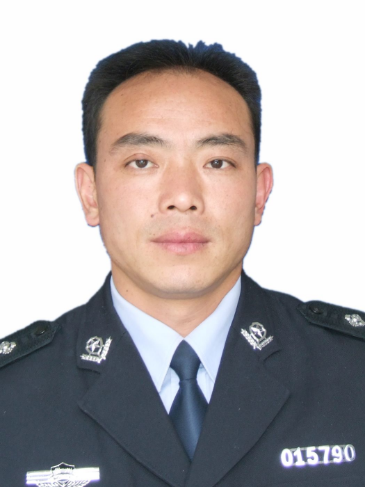 周興(貴州省紫雲自治縣公安局黨委委員、副局長、三級警長) 周興(貴州省紫雲自治縣公安局黨委委員、副局長、三級警長)