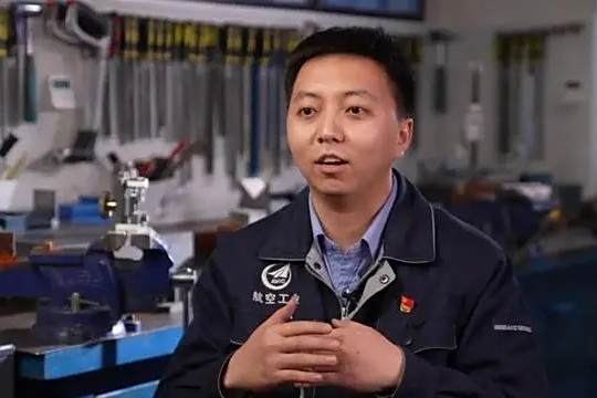 楊國心(瀋陽飛機工業 (集團) 有限公司工人) 楊國心(瀋陽飛機工業 (集團) 有限公司工人)