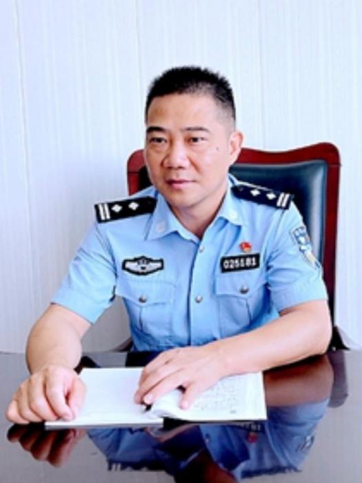 付小東(四川省瀘州市瀘縣公安局黨委委員、副局長) 付小東(四川省瀘州市瀘縣公安局黨委委員、副局長)