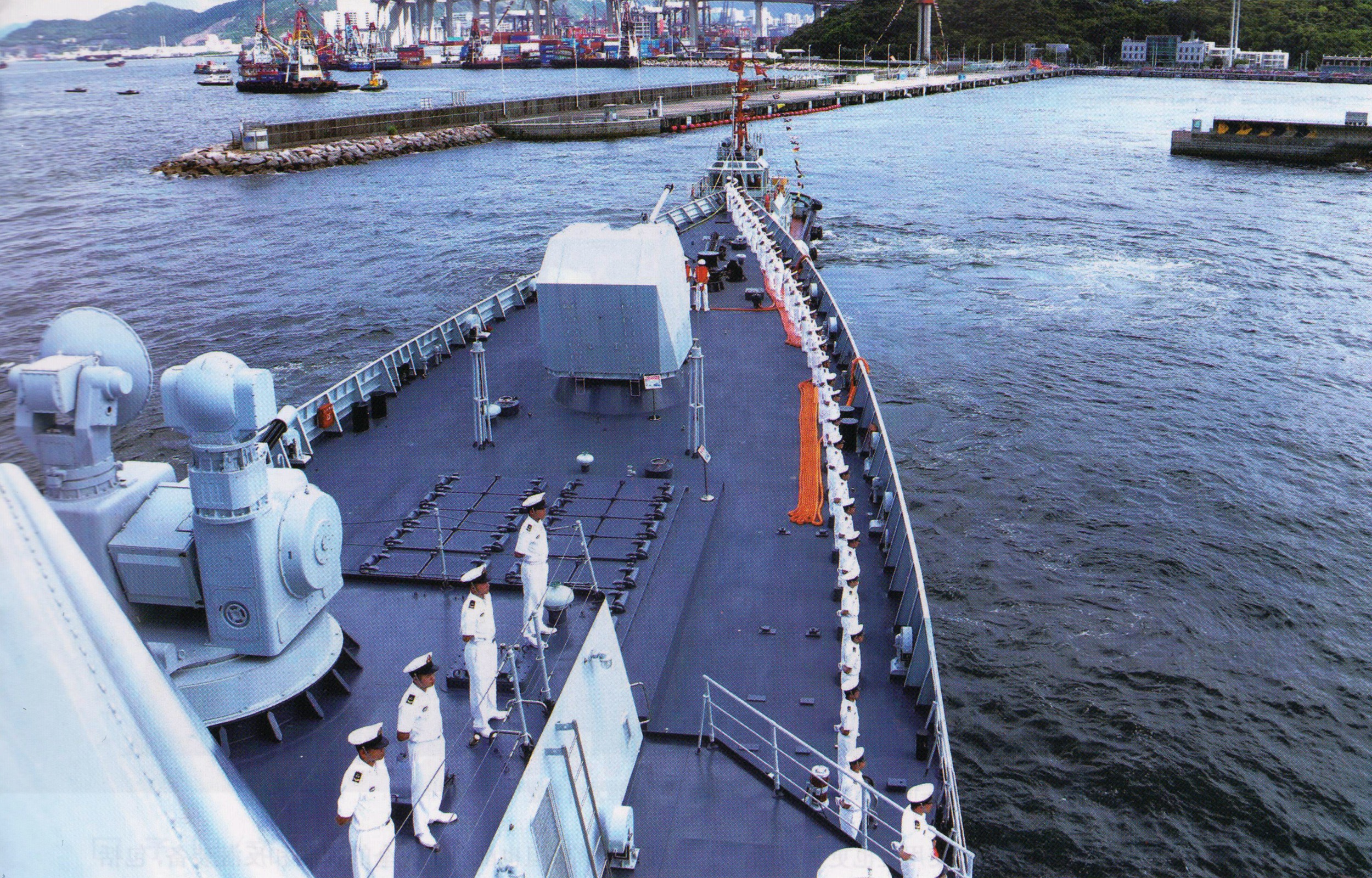 052D型驅逐艦前甲板