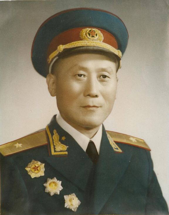 韓衛民少將獲八一勳章1955