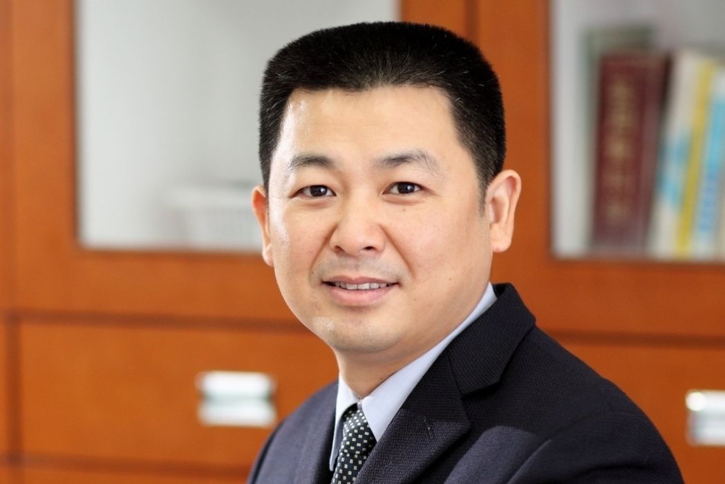 陳巨鵬(江蘇省中醫院骨傷科主任中醫師) 陳巨鵬(江蘇省中醫院骨傷科主任中醫師)
