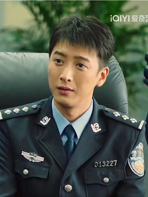 袁海洋(袁海洋,電影《叢林追擊》中的角色,擔任特警隊長。) 袁海洋(袁海洋,電影《叢林追擊》中的角色,擔任特警隊長。)