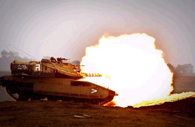 梅卡瓦2型坦克在巴以衝突中開火的瞬間