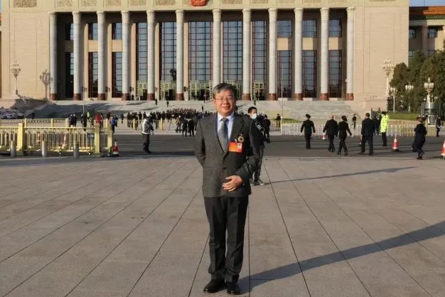 崔冰(中國橋樑設計專家,全國工程勘察設計大師) 崔冰(中國橋樑設計專家,全國工程勘察設計大師)