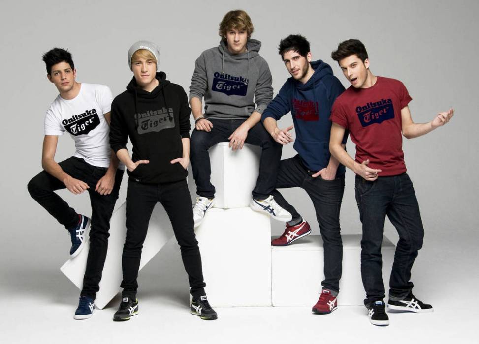 Pillow Talk(Auryn演唱的歌曲) Pillow Talk(Auryn演唱的歌曲)