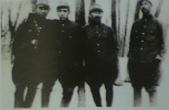 朝鮮義勇隊(左一為)金日成
