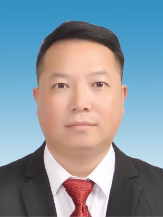 潘勇(貴州省望謨縣政協副主席、蔗香鎮黨委書記) 潘勇(貴州省望謨縣政協副主席、蔗香鎮黨委書記)