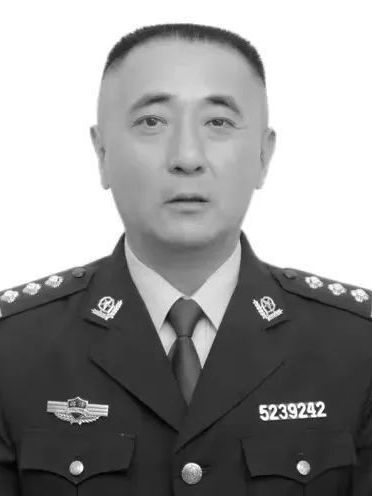 徐學海(貴州省轎子山監獄十監區原民警、一級警長) 徐學海(貴州省轎子山監獄十監區原民警、一級警長)