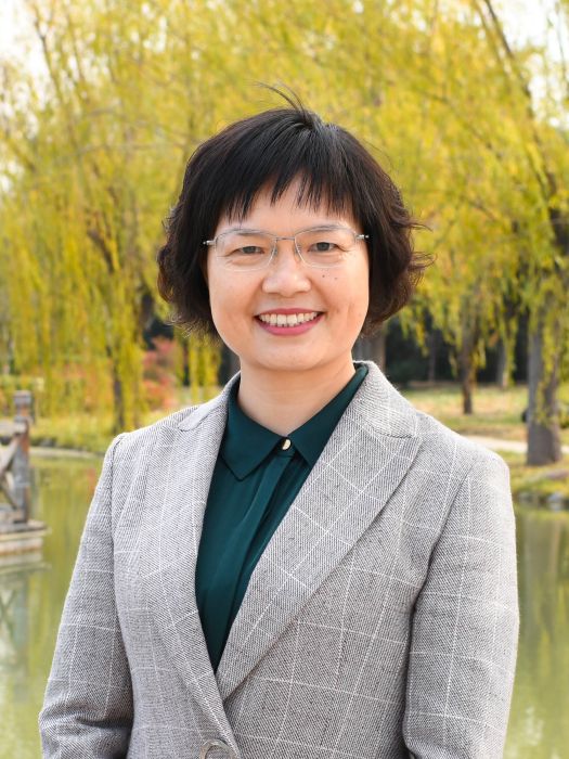 王麗娟(第十四屆全國人大代表,河南省鄭州市教育局局長,原鄭州外國語學校校長) 王麗娟(第十四屆全國人大代表,河南省鄭州市教育局局長,原鄭州外國語學校校長)