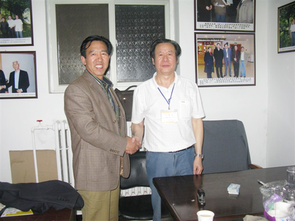 張琦和中國毛體書法藝術家協會主席梅楚安