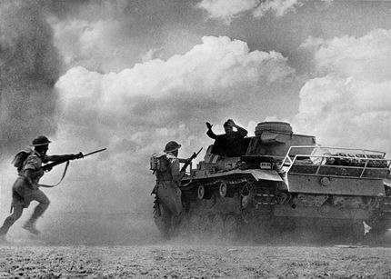 著名的照片，英軍刺刀滅德國坦克