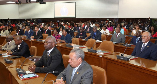 安哥拉國民議會的議員們
