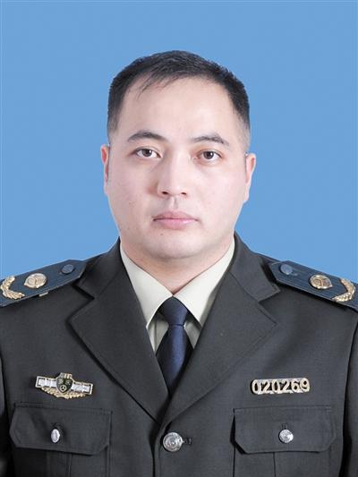 馮垚(重慶市交通行政執法總隊原隊員) 馮垚(重慶市交通行政執法總隊原隊員)