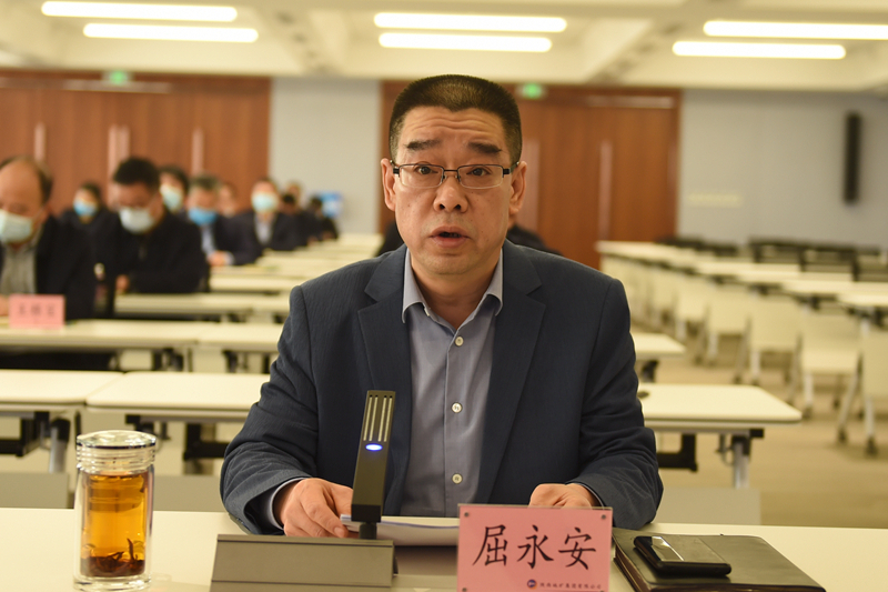 屈永安(陝西地礦集團黨委副書記、董事長) 屈永安(陝西地礦集團黨委副書記、董事長)