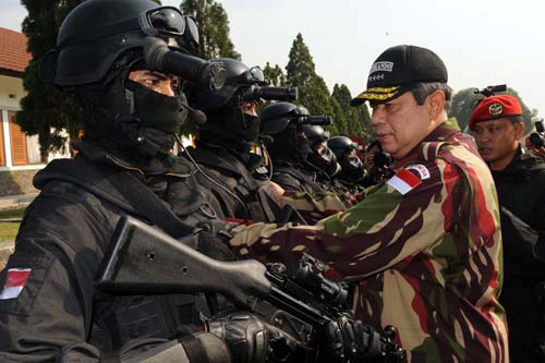 印尼總統蘇西洛在首都雅加達檢閱Kopassus