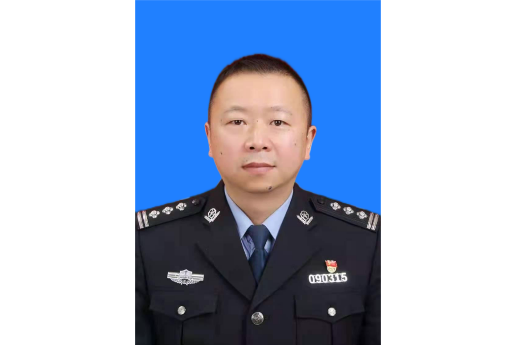 潘勇(湖南省張家界市武陵源區人民政府黨組成員、副區長,市公安局武陵源分局黨委書記、局長) 潘勇(湖南省張家界市武陵源區人民政府黨組成員、副區長,市公安局武陵源分局黨委書記、局長)