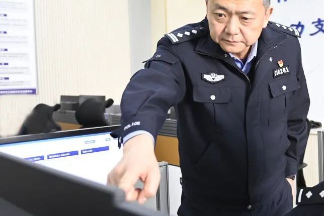 李浩(蘭州市公安局刑警支隊副支隊長) 李浩(蘭州市公安局刑警支隊副支隊長)