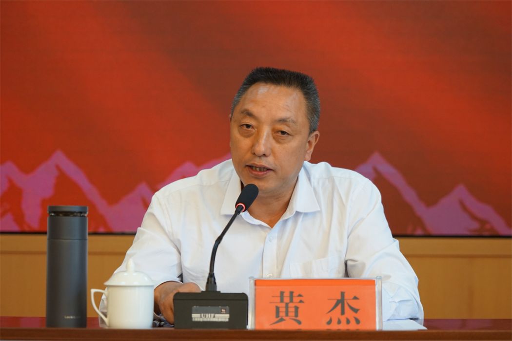 黃杰(雲南省麗江市發展和改革委員會黨組成員、副主任,市能源局局長(正處級)) 黃杰(雲南省麗江市發展和改革委員會黨組成員、副主任,市能源局局長(正處級))
