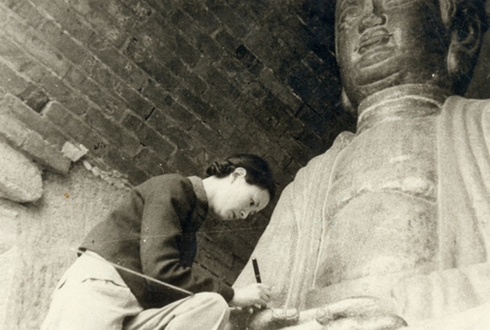 1937年測繪陝西耀縣藥王廟時林徽因在藥王山