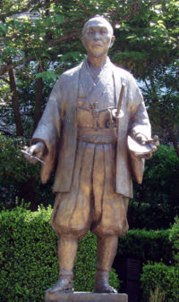 林子平銅像