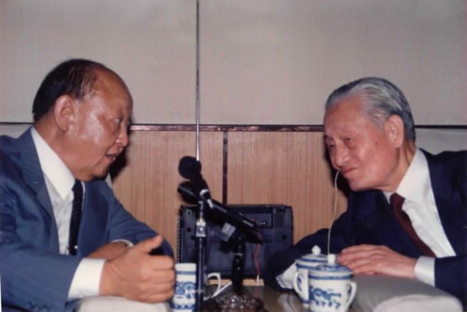 1991年7月17日在廣濟寺與趙朴初先生交談