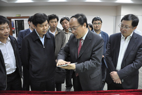 楊建坤(盈江縣景頗族文化藝術學會理事兼副秘書長) 楊建坤(盈江縣景頗族文化藝術學會理事兼副秘書長)
