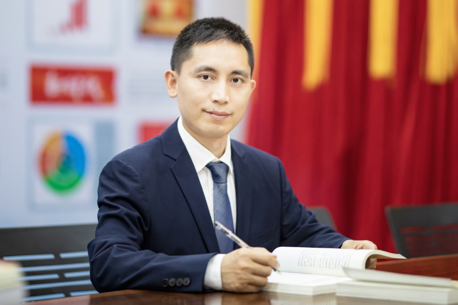 劉智強(中共深圳市寶安區海旺學校總支部委員會書記(七級管理崗位)) 劉智強(中共深圳市寶安區海旺學校總支部委員會書記(七級管理崗位))