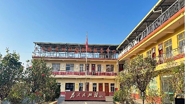 東何村(安徽省太和縣三塔鎮下轄行政村) 東何村(安徽省太和縣三塔鎮下轄行政村)