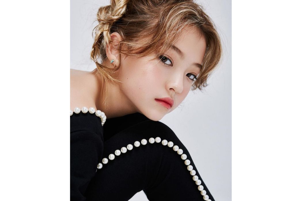ELLA(美籍徳韓混血女歌手、演員、模特,女子組合MEOVV成員) ELLA(美籍徳韓混血女歌手、演員、模特,女子組合MEOVV成員)