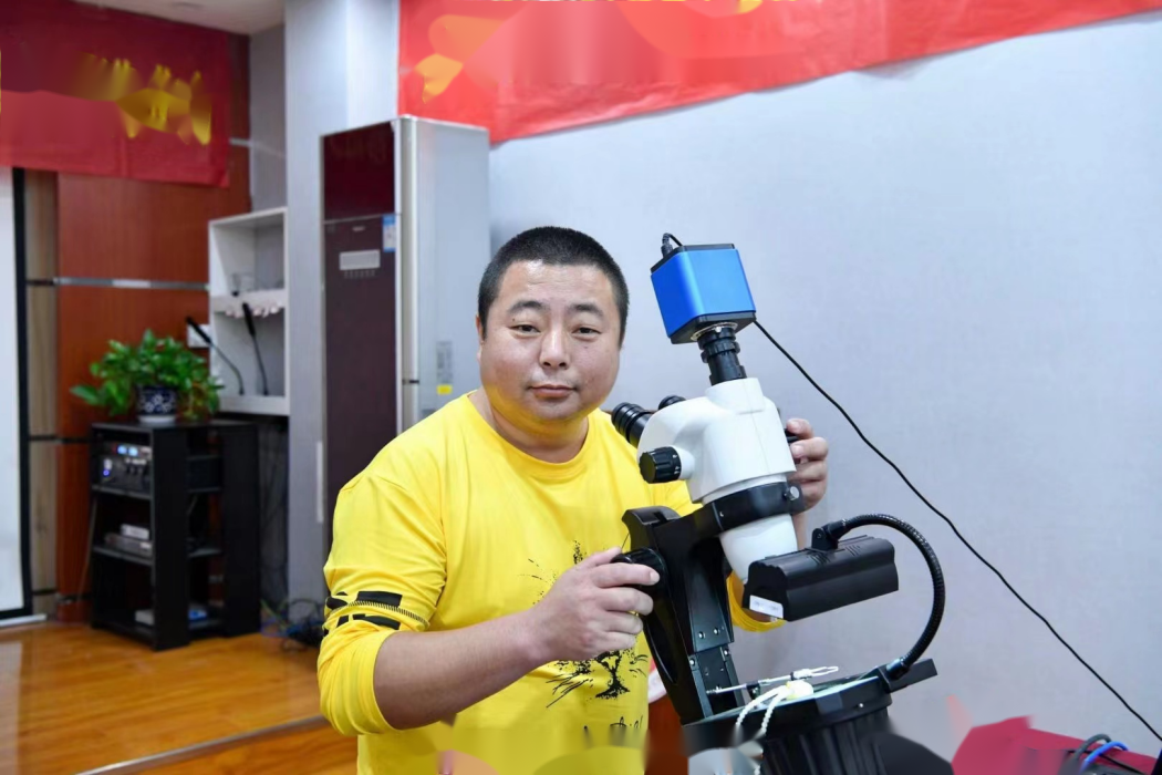 王躍(中國輕工珠寶鑑定師) 王躍(中國輕工珠寶鑑定師)