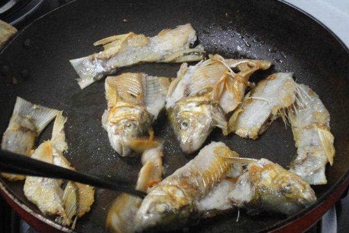 香煎鯪魚骨