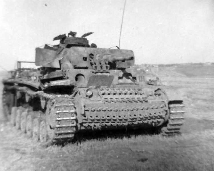 黨衛軍第三“骷髏”裝甲師被損毀的三號中型坦克